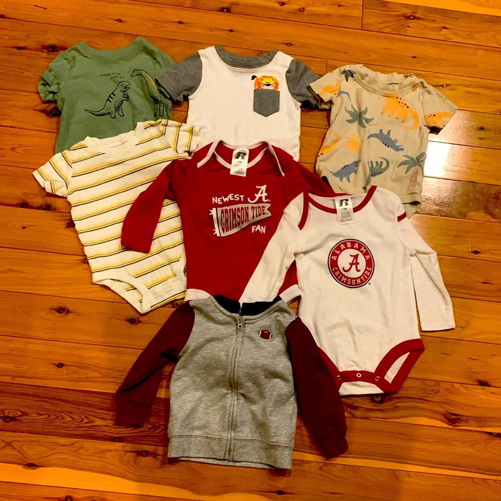 12 month boys onesies/shirts. Minimal wear. Great for play clothes and daycare.